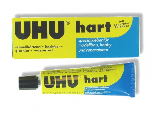 UHU hart 125g, Modellbauklebstoff glasklar. Mit extra Feindosierspitze.